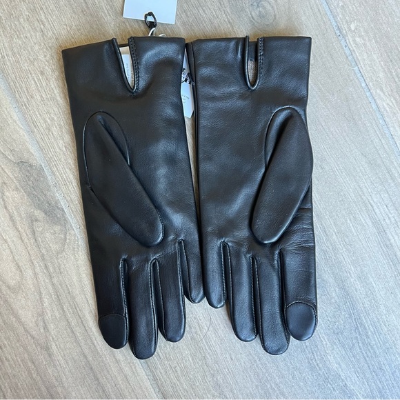 Coach Horse And Carriage Plaque Leather Tech Gloves - Picture 3 of 8